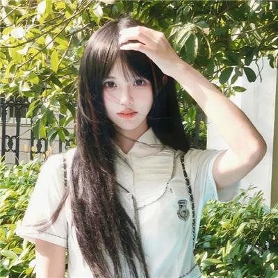 戴金色面具的男子